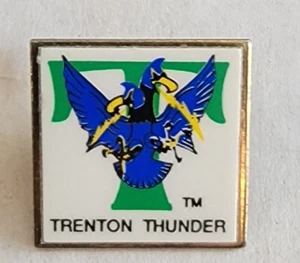 Vintage Pin Back Trenton Thunderbirds Revers Hut oder Hemd Knopf, 1" Quadrat - Bild 1 von 4