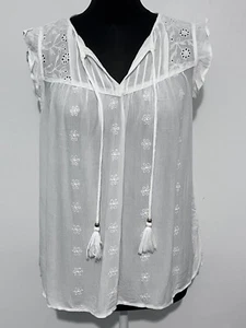F&F Women's White Floral Blouse Size 8 Short Sleeve V-Neck - Picture 1 of 5