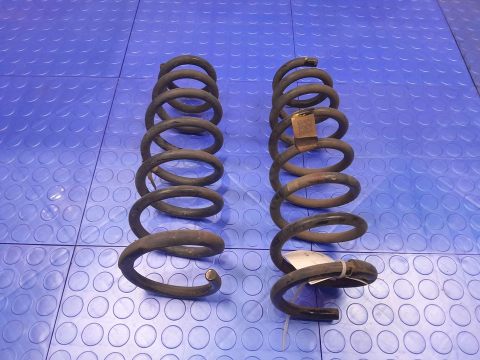 Juego de dos muelles helicoidales de suspensión trasera Kia Optima 2016-2020 OEM 55350D5500 Foto 1 de 3