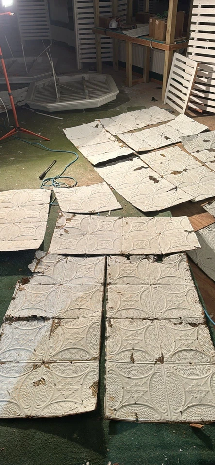 "Azulejos de techo antiguos de 24"" X 48"" estaño/metal rescatados años 1900" Foto 1 de 4