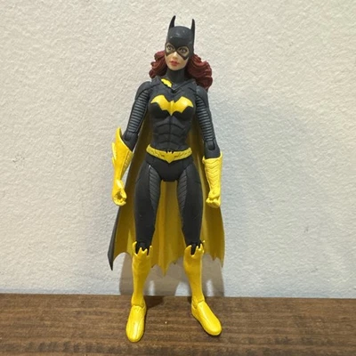 Экшн-фигурка DC Collectibles DC Essentials: Batgirl - Изображение 1 из 4