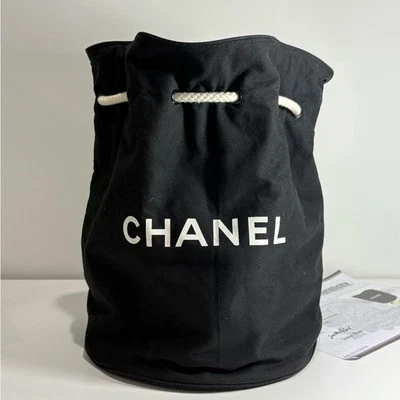 Auténtico bolso de playa CHANEL blanco y negro con logotipo con cordón con certificado Foto 1 de 4