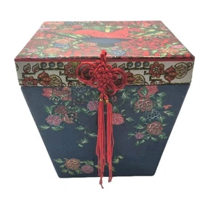 Caja de galletas fortuna azul rojo cónica borla caballo 6,5x6,5" YK - Imagen 1 de 9