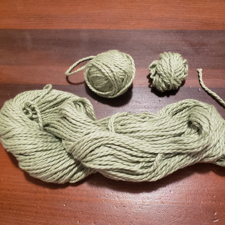 Hilo de algodón orgánico, fibra Blue Sky. Peso Worsted, verde Wasabi Foto 1 de 4