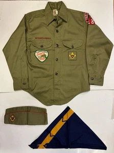 De colección Boy Scouts Of America verde oliva abotonada con pañuelo y gorra - Imagen 1 de 10