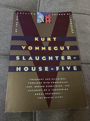 Kurt Vonnegut - Slaughterhouse-Five : A Novel - 1990s - Trade Paperback Foto 1 de 2