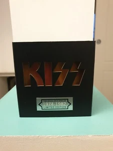 KISS THE FIRST 29 SINGLE 2012 BOX US NEU Makellos!! - Bild 1 von 7