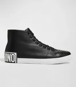 Nuevo en caja Moschino Hombres Negro Maxi Logo Cuero Cordones Zapatillas altas Talla 45/us12 - Imagen 1 de 4