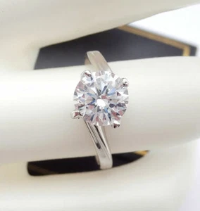 Anello solitario stile Valentino con zircone da 7 mm. e 4 griffes in ORO 18KT  - Picture 1 of 11