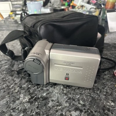 Sharp Viewcam VL-E760 For Parts Video 8 Camcorder Camera With Bag No Battery - Image 1 of 4