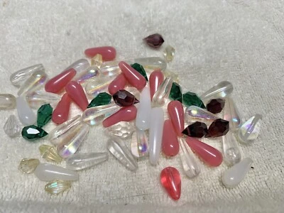 Lote de cuentas de lágrima de vidrio y lucita Foto 1 de 3