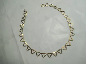 Halskette ArtDeko Dreieckig Amerikaner bez. 42 cm gestichelt Messing Gold Modesc - Bild 1 von 3