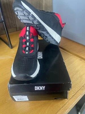 Zapatillas DKNY Little Kids EE. UU. Talla 5 Danni Dino Negro/Rojo Estilo Foto 1 de 4