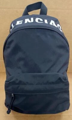 MOCHILA PEQUEÑA BALENCIAGA LOGO RUEDA NYLON NEGRA-USADA. Foto 1 de 4