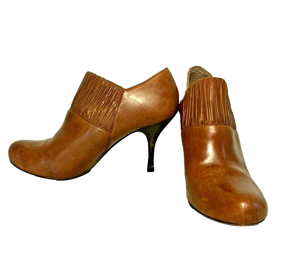 Max Studio MARRÓN Cuero Punta Redonda Tacón Alto Botines Zapatos Botín Talla 7 M Foto 1 de 4