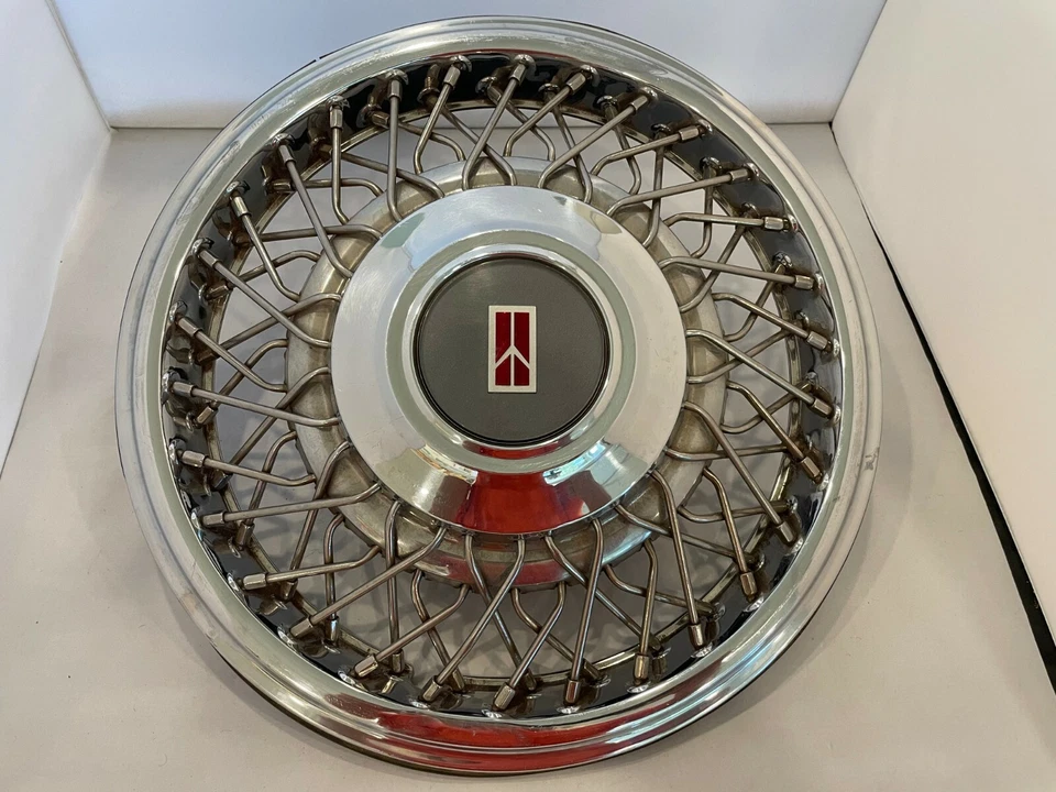 Oldsmobile 原始设备制造商 Delta 88 98 Regency 线辐条轮毂盖 15" 1992 - 1995 — 第 1/4 张图片