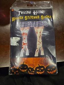 Coscia alta, Halloween, punture insanguinate - Foto 1 di 2