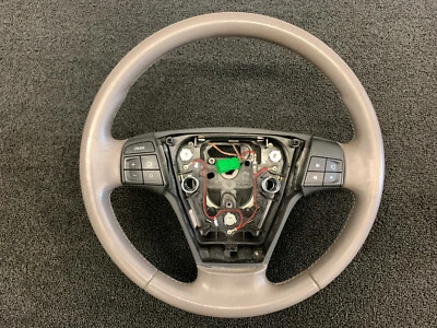 06-13 Volante de cuero Umbra Volvo C70 C30 S40 V50 con navegación  Foto 1 de 4