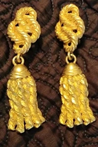Beautiful Vintage Large Chunky Vintage Clip On Earrings Gold Tone Tassel - Picture 1 of 17