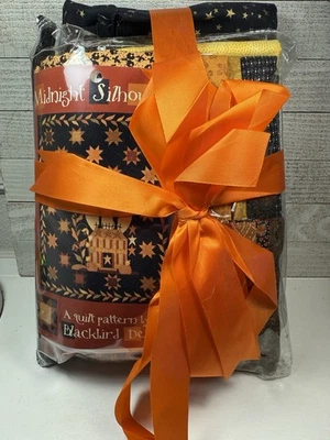 Kit Trapunta Silhouette Autunno Mezzanotte Tessuto Cotone e Motivo di Blackbird Designs - Immagine 1 di 4