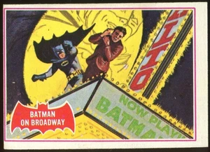 Batman Serie A 1966 Topps (logotipo del murciélago rojo) #44A Batman en Broadway - Imagen 1 de 2