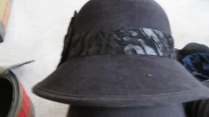 women's - elope- bowl type black hat with a flower on the side - Picture 1 of 3