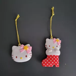 Hello Kitty Sanrio Pequeños Adornos de Navidad Creación de Regalo 06/11 Paquete de 2 - Imagen 1 de 7