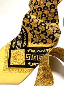 GIANNI VERSACE VINTAGE '90s BAROQUE MEDUSA HEAD TIE GREEK KEY FLOWER ITALY GOLD - Picture 1 of 16