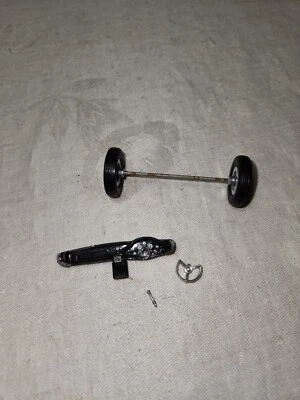 De colección James Bond 007 Aston-Martin DB-5 Modelo Piezas Ruedas Eje Interior 1/24 Foto 1 de 4