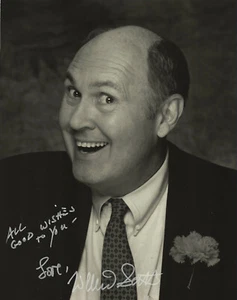 Original Willard Scott Autographed Photograph - The Original Ronald McDonald - Picture 1 of 2