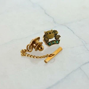 10 Karat Gelbgold Krawatte Tack Fisher Body Jubiläumsnadel mit 3 grünen Steinen - Bild 1 von 5