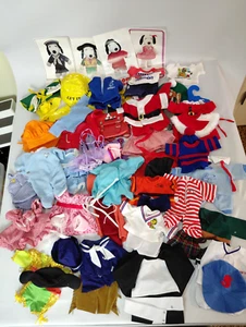 HUGE Lot Of VTG Snoopy’s Wardrobe Clothing Peanuts Snoopy & Belle 32 Outfits + - Picture 1 of 10