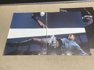 CAMISA NIKE SWOOSH SPHERE Más Anuncio Impreso LANDON DONOVAN Pateando FÚTBOL varias páginas Foto 1 de 4