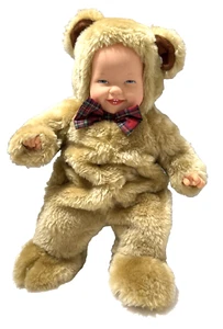 Anne Geddes 1996 Baby Junge Teddybär Anzug Kunststoff Puppe 16 Zoll blaue Augen Fliege - Bild 1 von 11