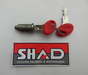 Serratura di ricambio + chiave per valigia Shad Topcase SH 25 29 32 37 39 42 44 46 48 - Foto 1 di 2