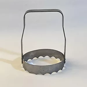 VTG Kwik Kit Biscuit Cutter Slaw Cutter Metal Serrated Edges Oval Shape - Picture 1 of 9