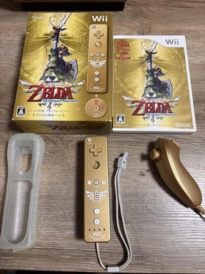 Nintendo Wii The Legend of Zelda 25th Anniversary Pack & Golden Nunchucks 1928-4 - Image 1 of 4