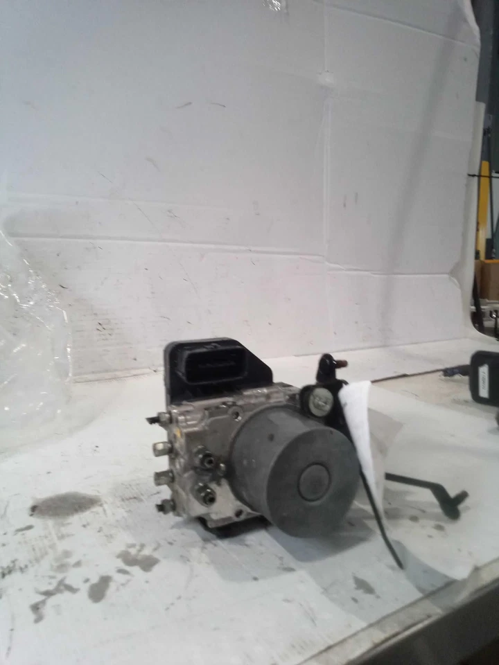 2014 INFINITI Q50 ABS Pump & Motor Assembly OEM 3.7L Grey 166K Miles Foto 1 de 3