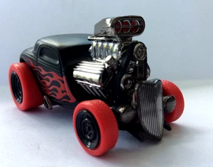 THE ORIGINAL MUSCLE MACHINES 1933 FORD COUPE -   1/64 - 33 STREET ROD - Picture 1 of 4