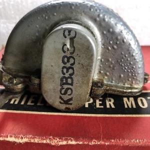 1935 1936 dodge De Soto, right hand windshield wiper motor in Box KSB 333-2 - Picture 1 of 3