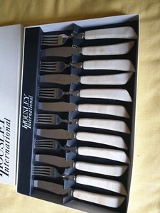 Housley International Rare V 12 Piece Cutlery Set - Made In Korea Original Box - Picture 1 of 6