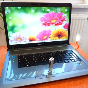 Medion P8612 XXL Kino Monster 18 Zoll l 8GB RAM NEU 1TB SSD Windows 11 l GeForce - Bild 1 von 14