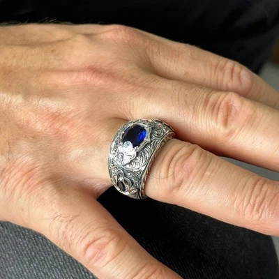 Anillo de plata con piedra de zafiro para hombre Foto 1 de 4