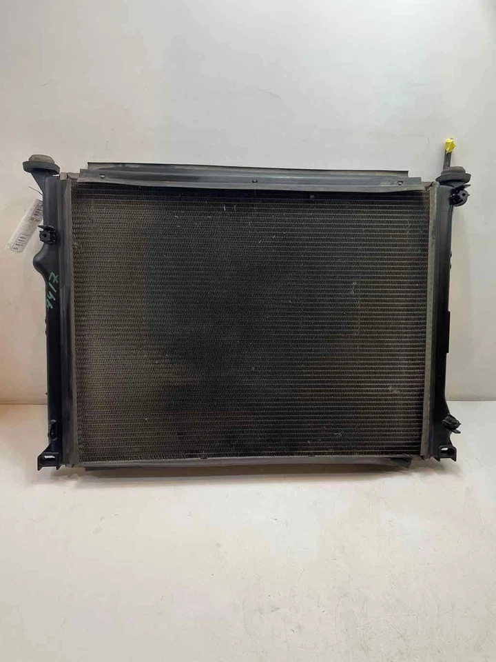 Radiador de refrigeración del motor 3,5 L OE 68050126ab usado para Dodge Challenger 2009-2020 Foto 1 de 4