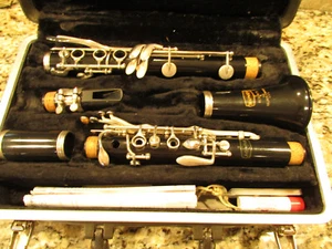 BUNDY CLARINET & CASE NEW CORKS SELMER MADE IN USA - Picture 1 of 9