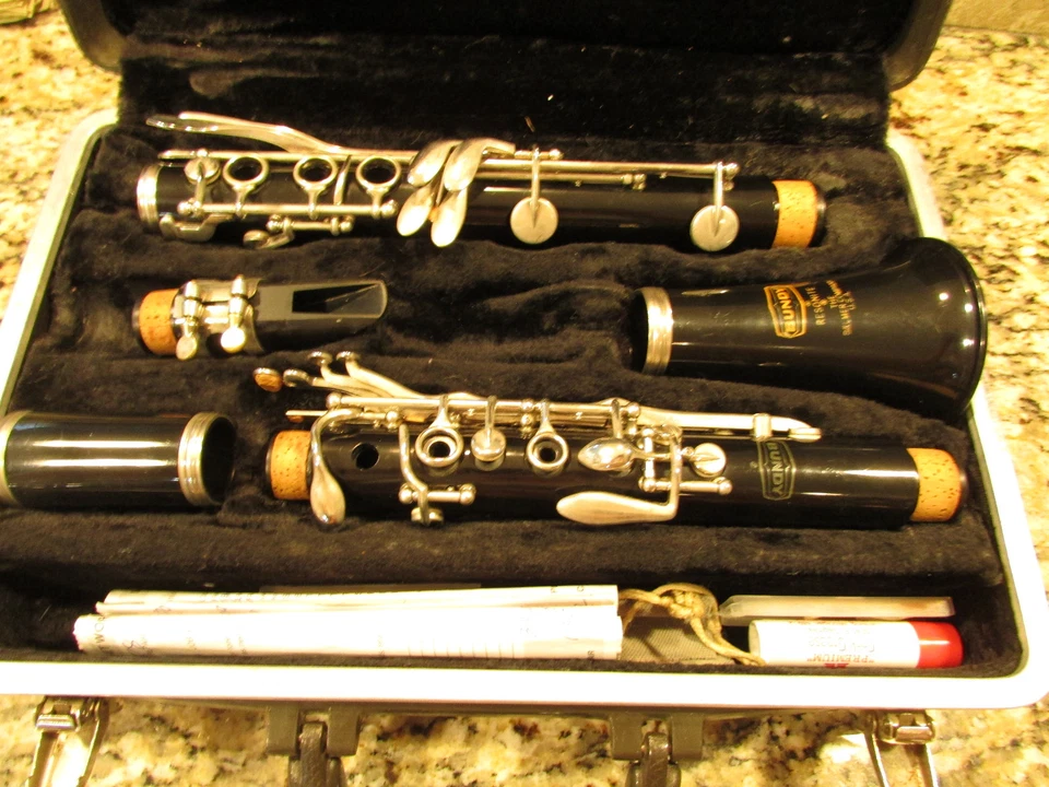BUNDY CLARINET & CASE NEW CORKS SELMER MADE IN USA - Image 1 of 4