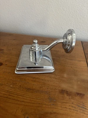 Jabonera Pottery Barn montada en la pared cromo pulido Foto 1 de 4