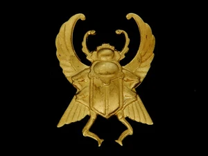 Estampado de latón vintage/escarabajo en relieve/diseño de renacimiento egipcio - Imagen 1 de 4