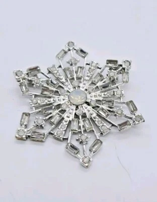 Avon Christmas Brooch 2021 Snowflake Silver Tone Signed Holiday Pin - Image 1 of 4
