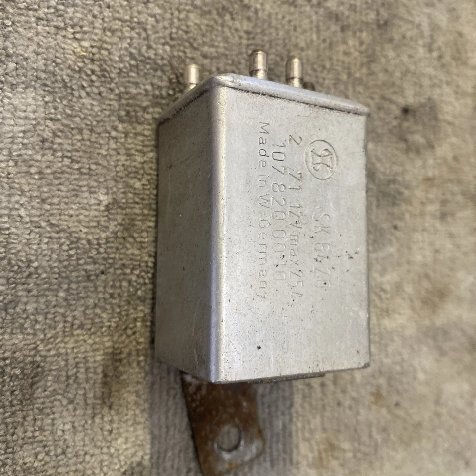 Relé descongelador trasero Mercedes Benz R107 C107 450SL 450SLC 1973-80 1078200010 Foto 1 de 4